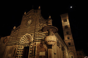 Duomo di Prato visione notturna
