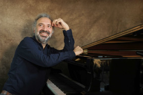 Stefano Bollani con pianoforte