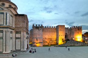 Piazza Santa Maria delle Carceri di sera