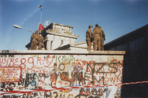 Arte e politica. Da Berlino a Genova, 1989-2001