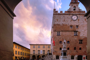 Conferenza "Inquiete, lunatiche, appassionate: donne e cibo fra Ottocento e Novecento"