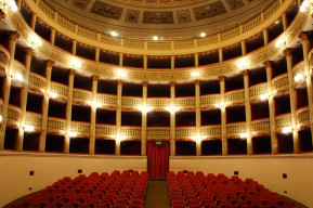 Dietro il sipario: Dietro le quinte del Teatro Metastasio e del Teatro Politeama