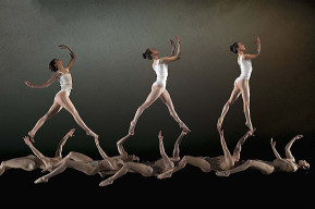 Immagine di un'esibizione di danza della compagnia